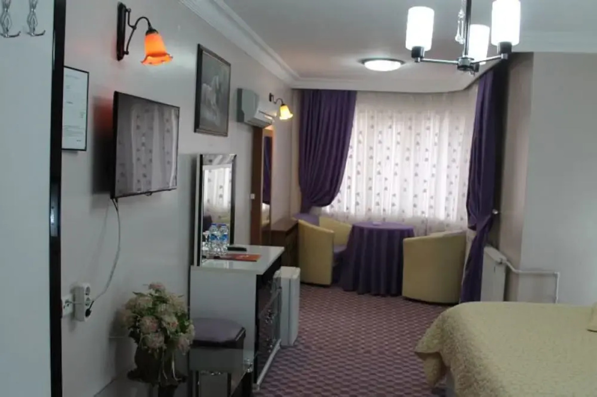 Nahi̇ta Hotel