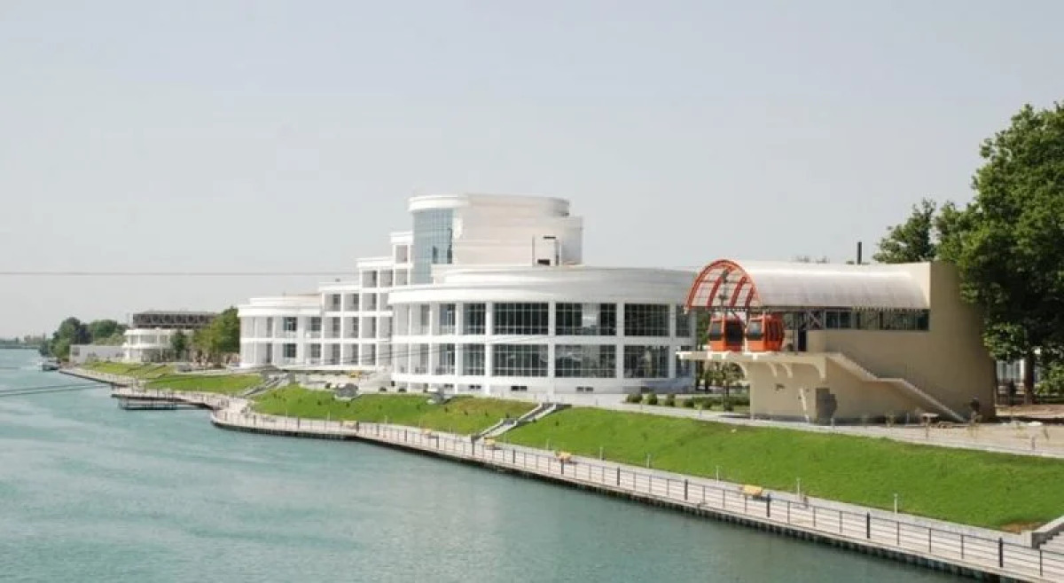 Agsaray Deluxe Hotel