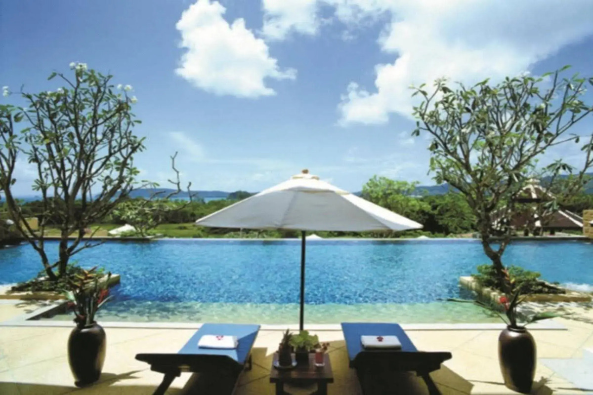 Pavilion Queen's Bay