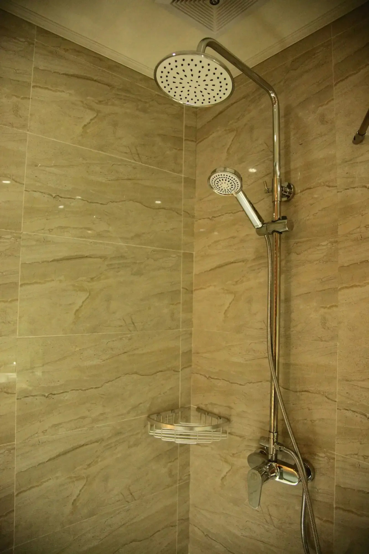 Fish Inn East Nanjing Road