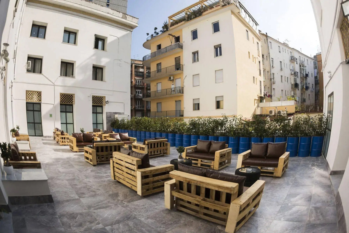 NeapolitanTrips Hostel and Bar