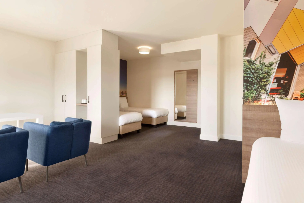 Rotterdam Teleport Hotel
