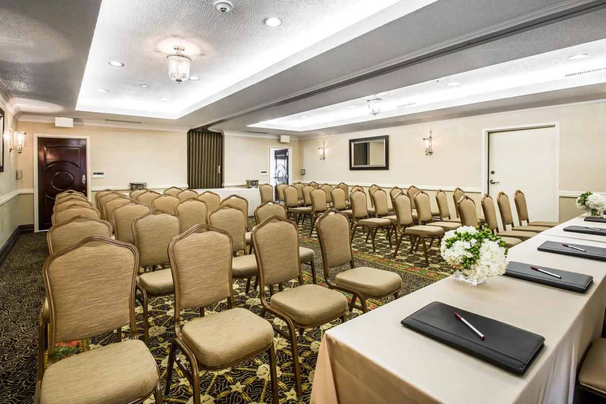 Comfort Suites Paradise Island