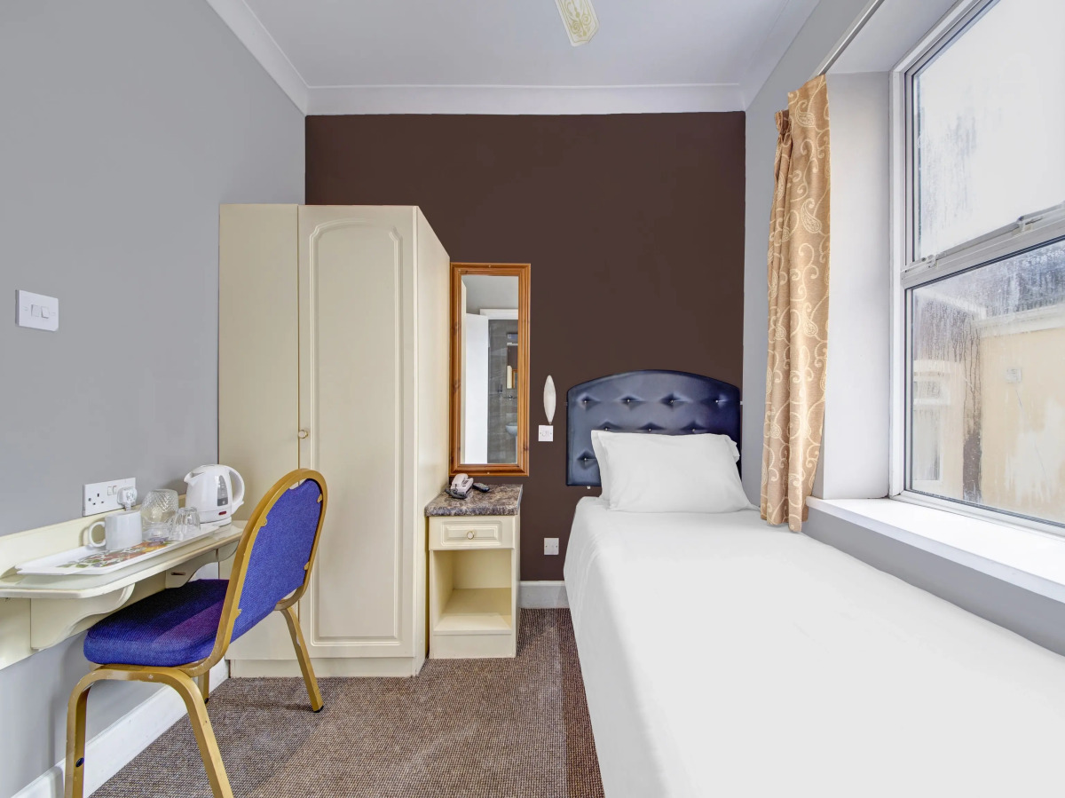 OYO Bostons Manor Hotel, Hanwell London