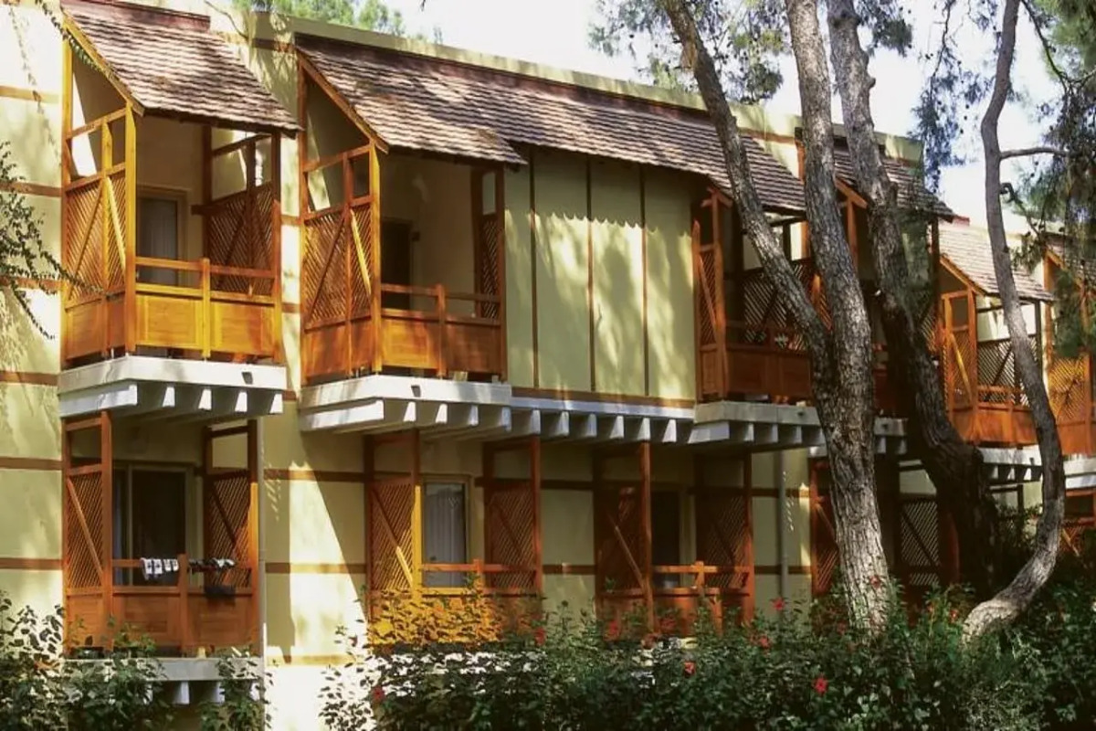 Robinson Camyuva - Adults only