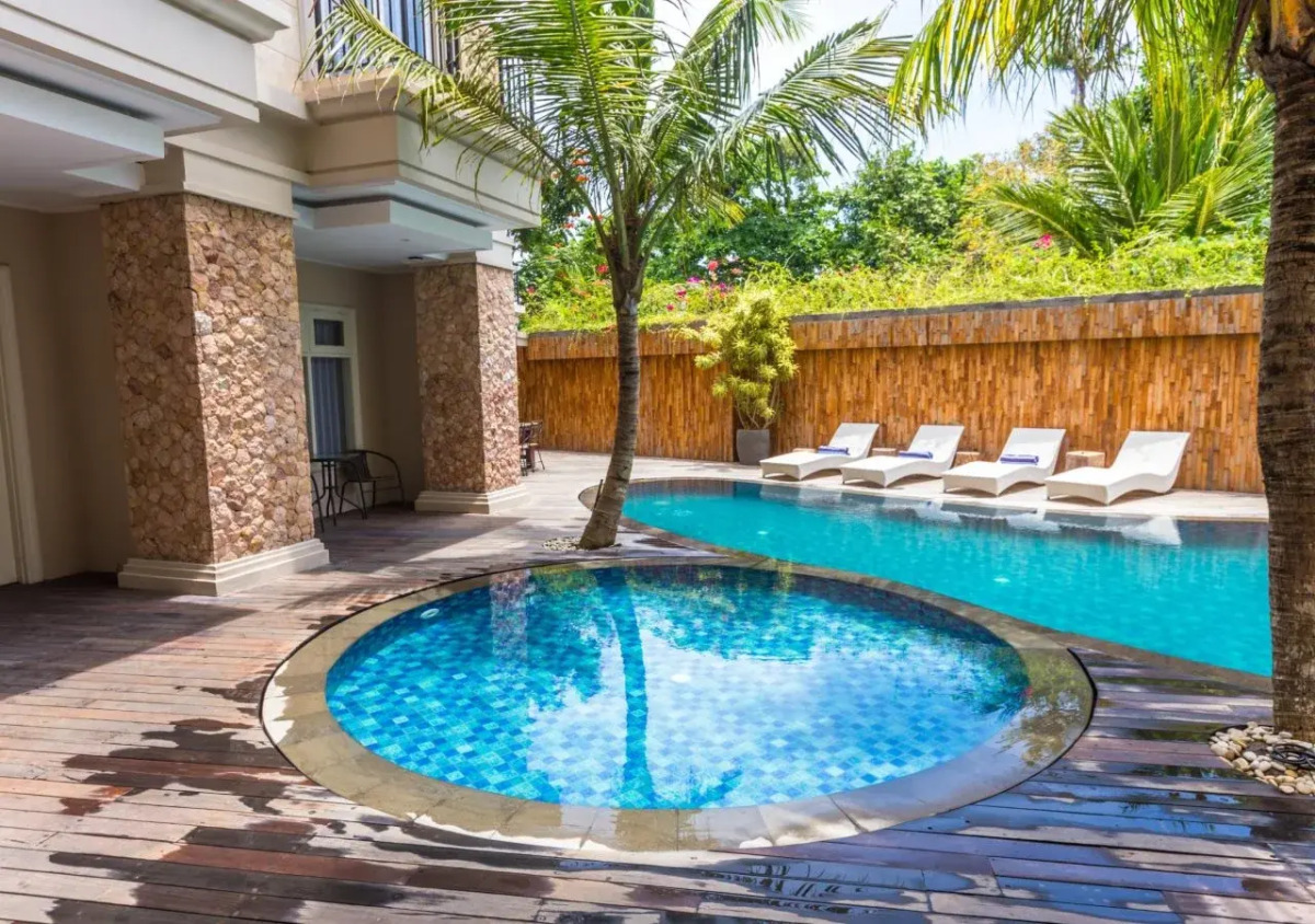 Alron Hotel Kuta Powered by Archipelago