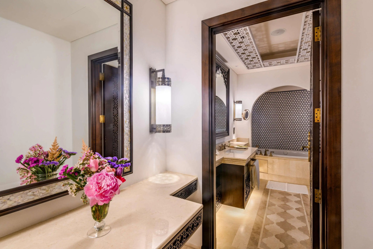 Hilton Salwa Beach Resort & Villas