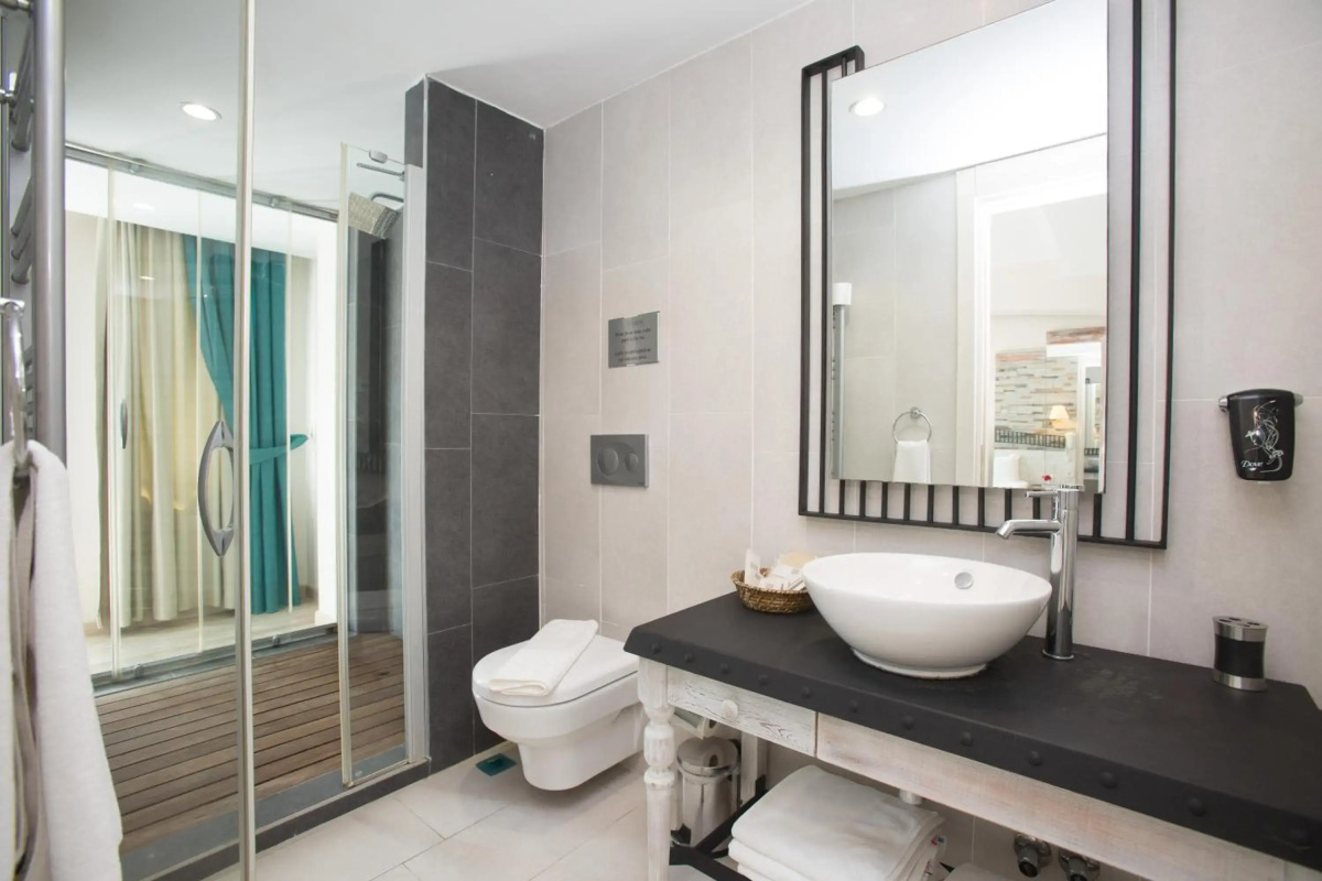 Dedeminn Marina Hotel