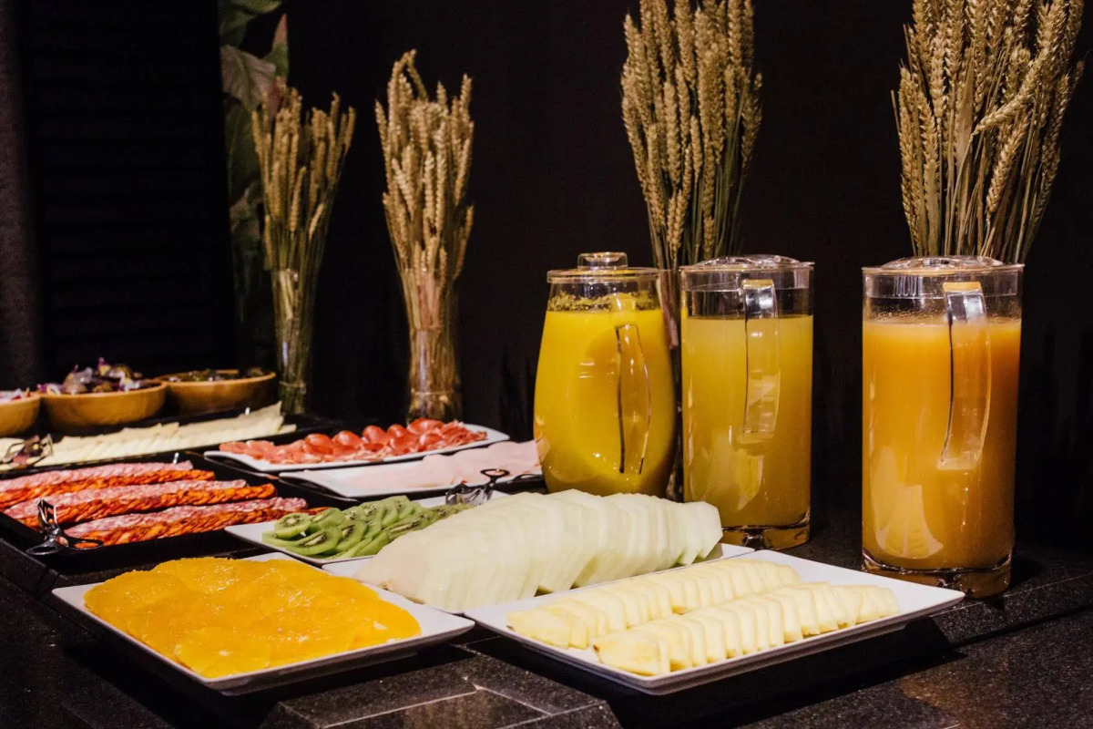 Отель Malcom and Barret