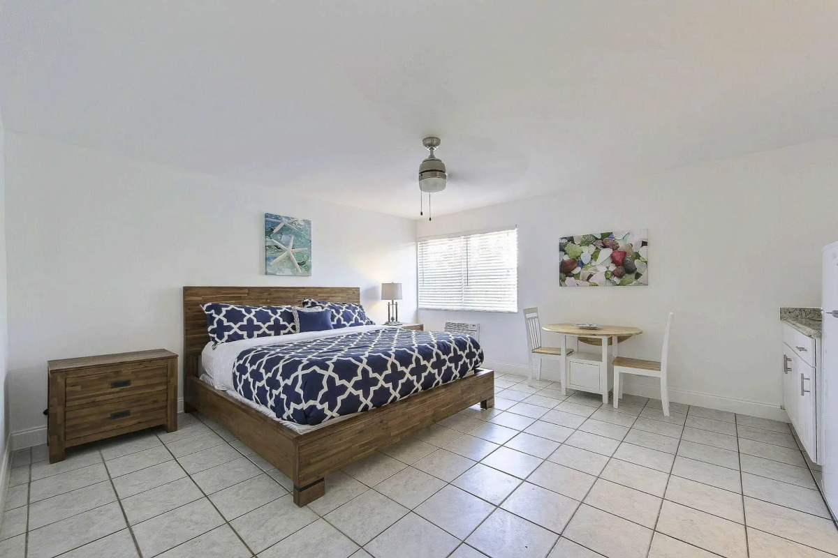 Sea Beach Plaza - Near Jungle Queen Riverboat