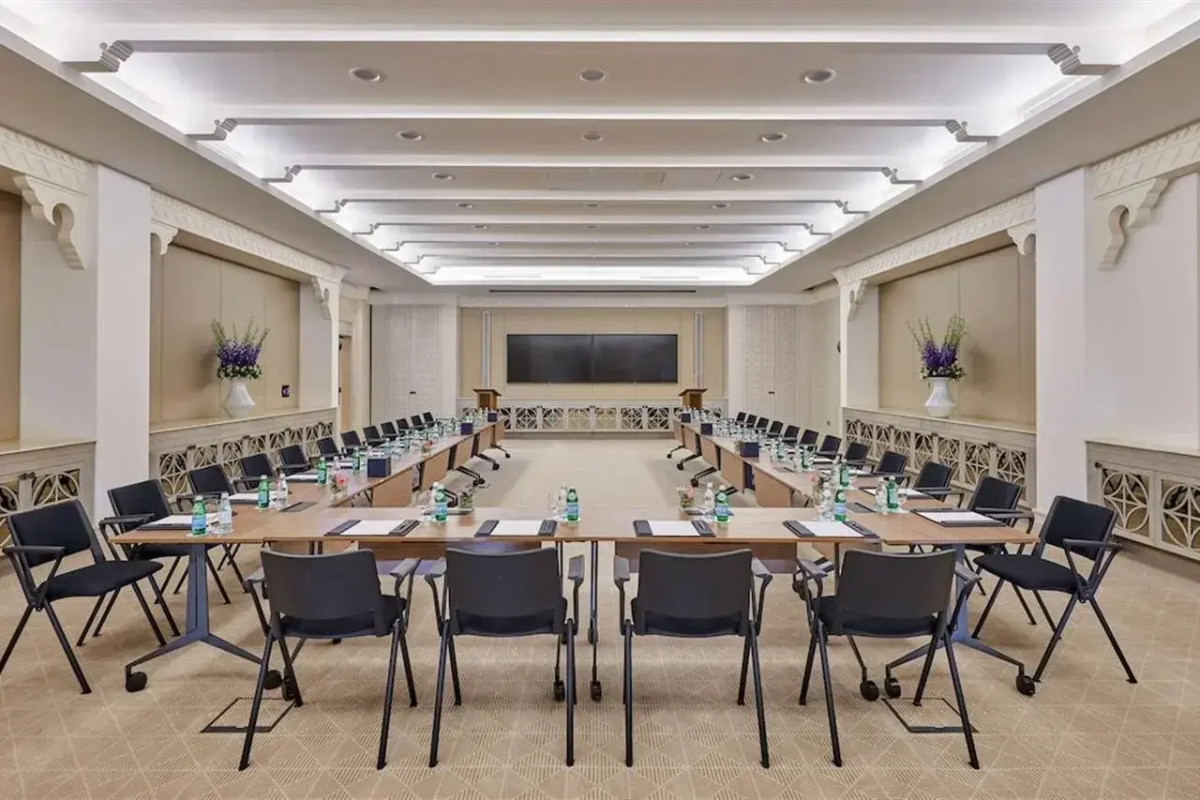 Hilton Salwa Beach Resort & Villas