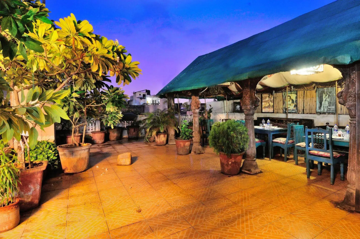 Jyoti Mahal A Royal Heritage Hotel - 5 Mins from New Delhi Railway station & 2Mins From Metro