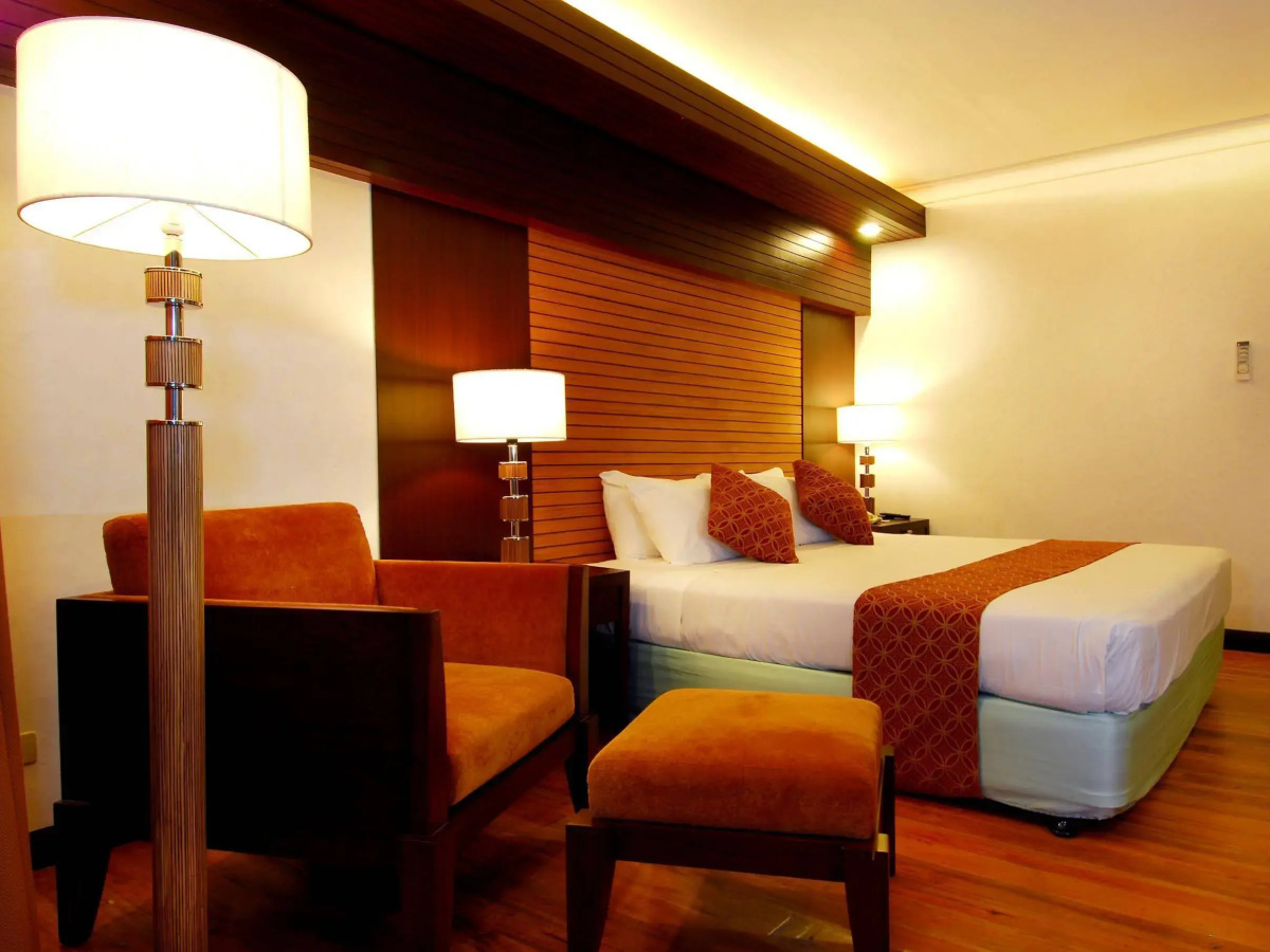 Waterfront Airport Hotel & Casino