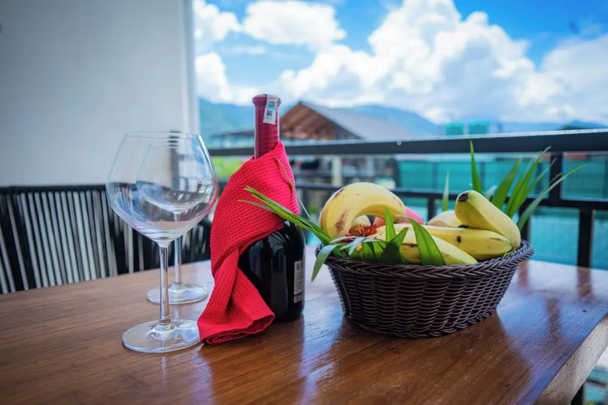 Majestic Lake Front Hotel & Suites