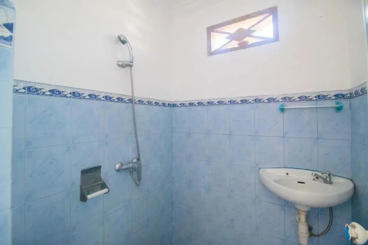 RedDoorz near Pantai Boom