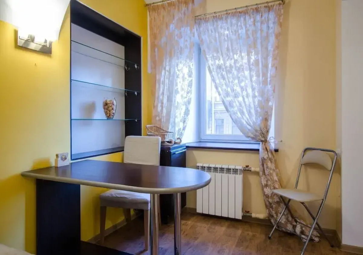 Emperoom Near Summer Garden Apartments