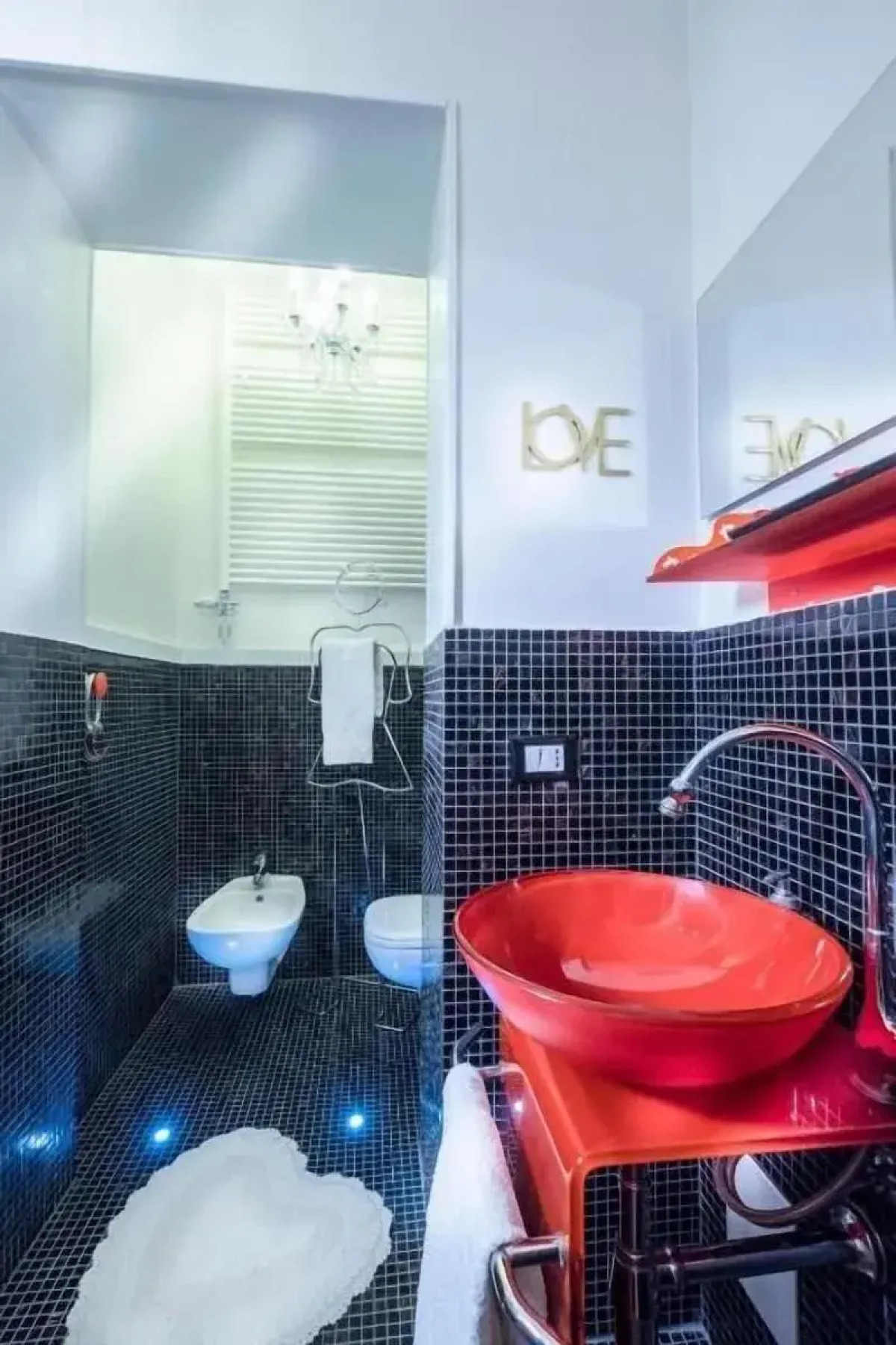 Abbraccio di Romeo e Giulietta