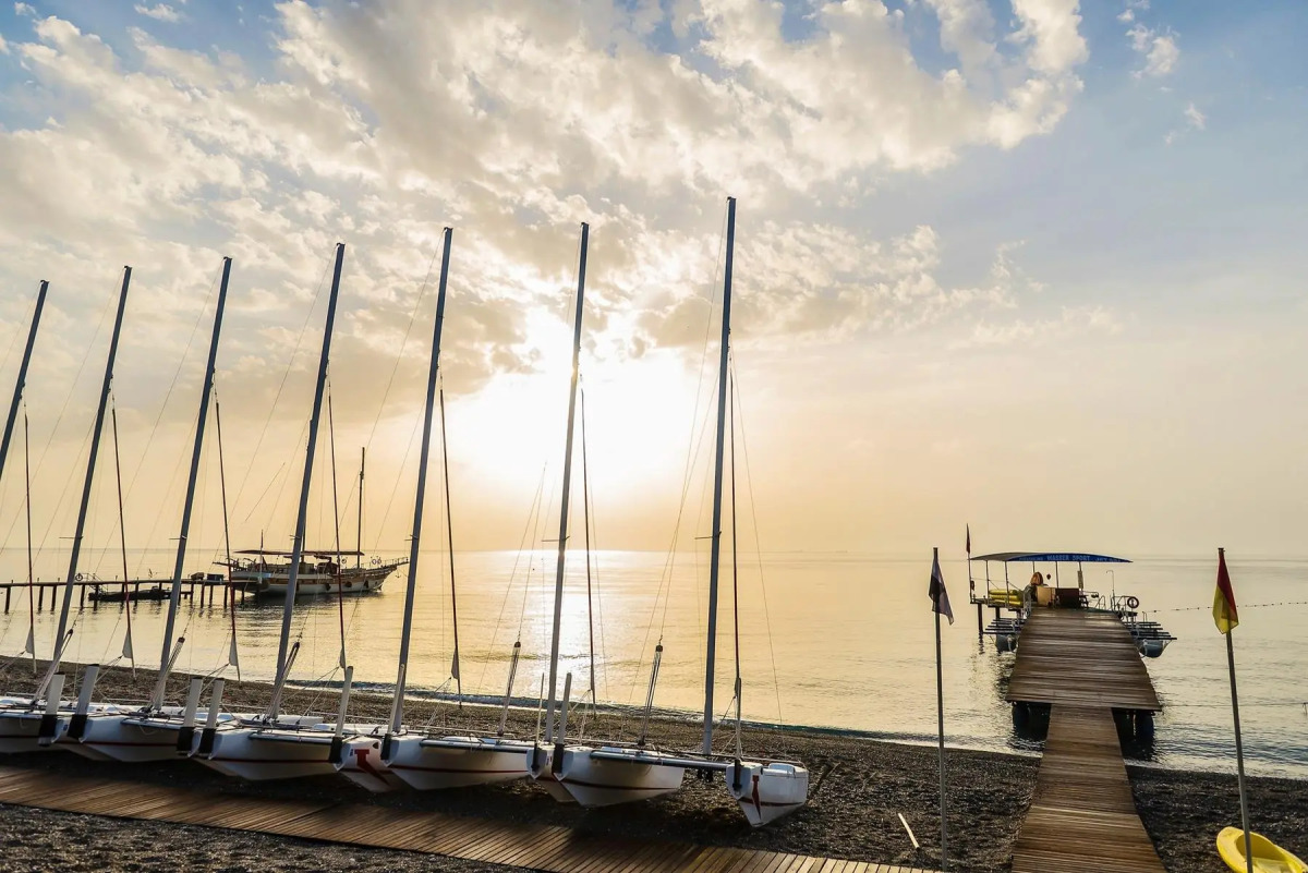 Robinson Camyuva - Adults only