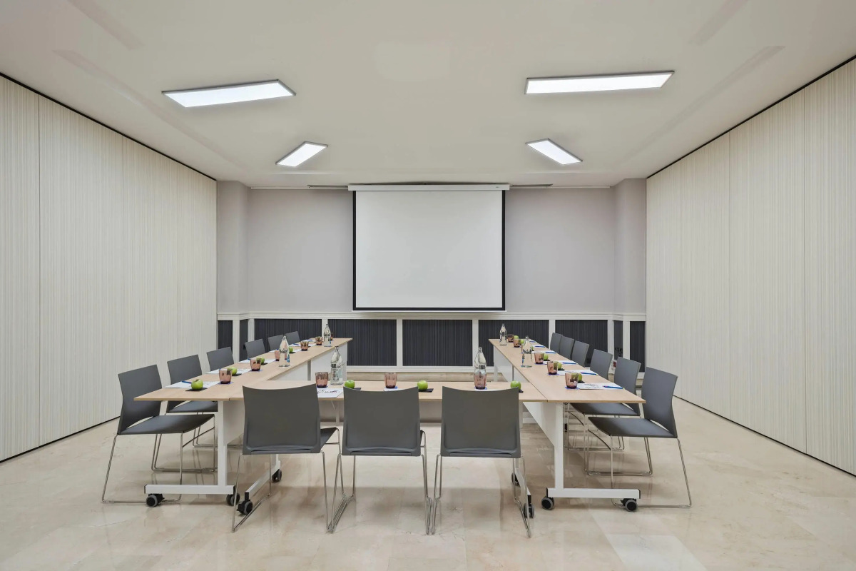 Отель INNSiDE by Melia Barcelona Apolo