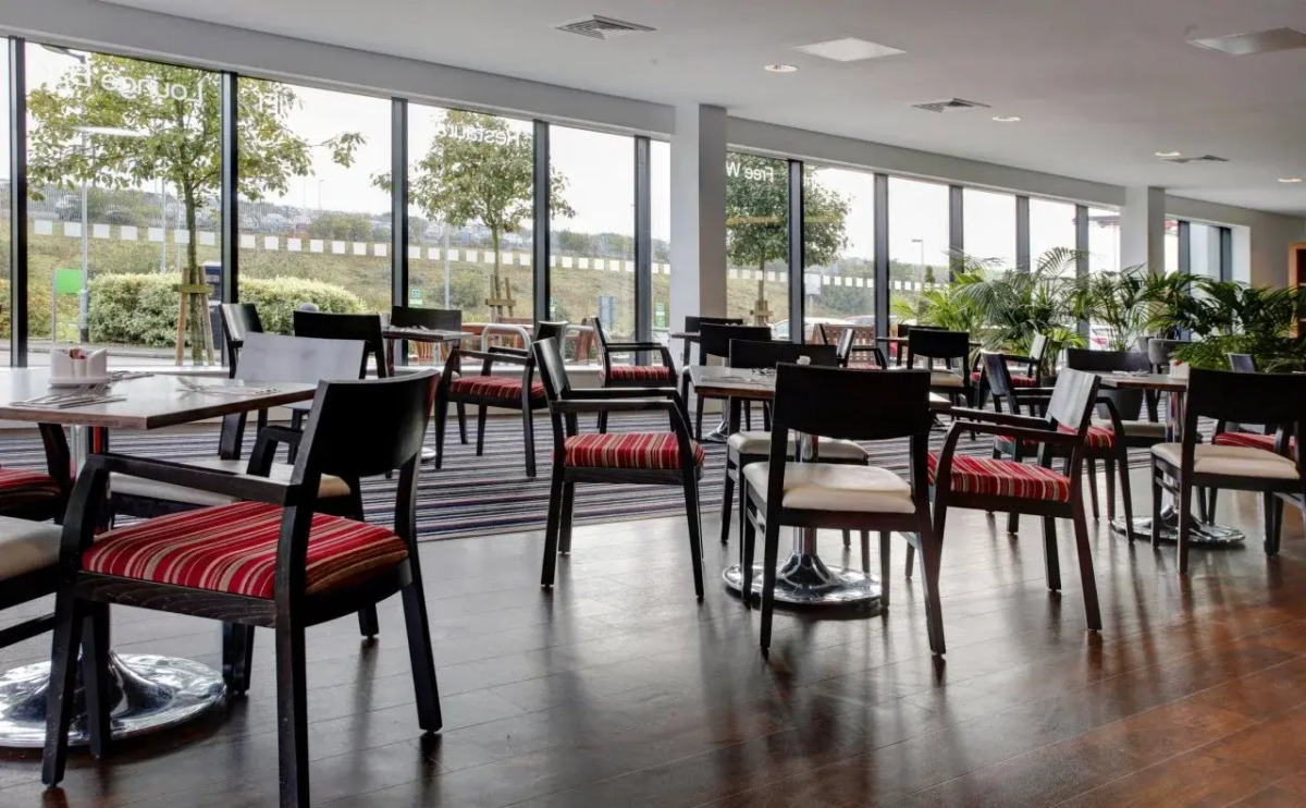 Holiday Inn London - Luton Airport by IHG