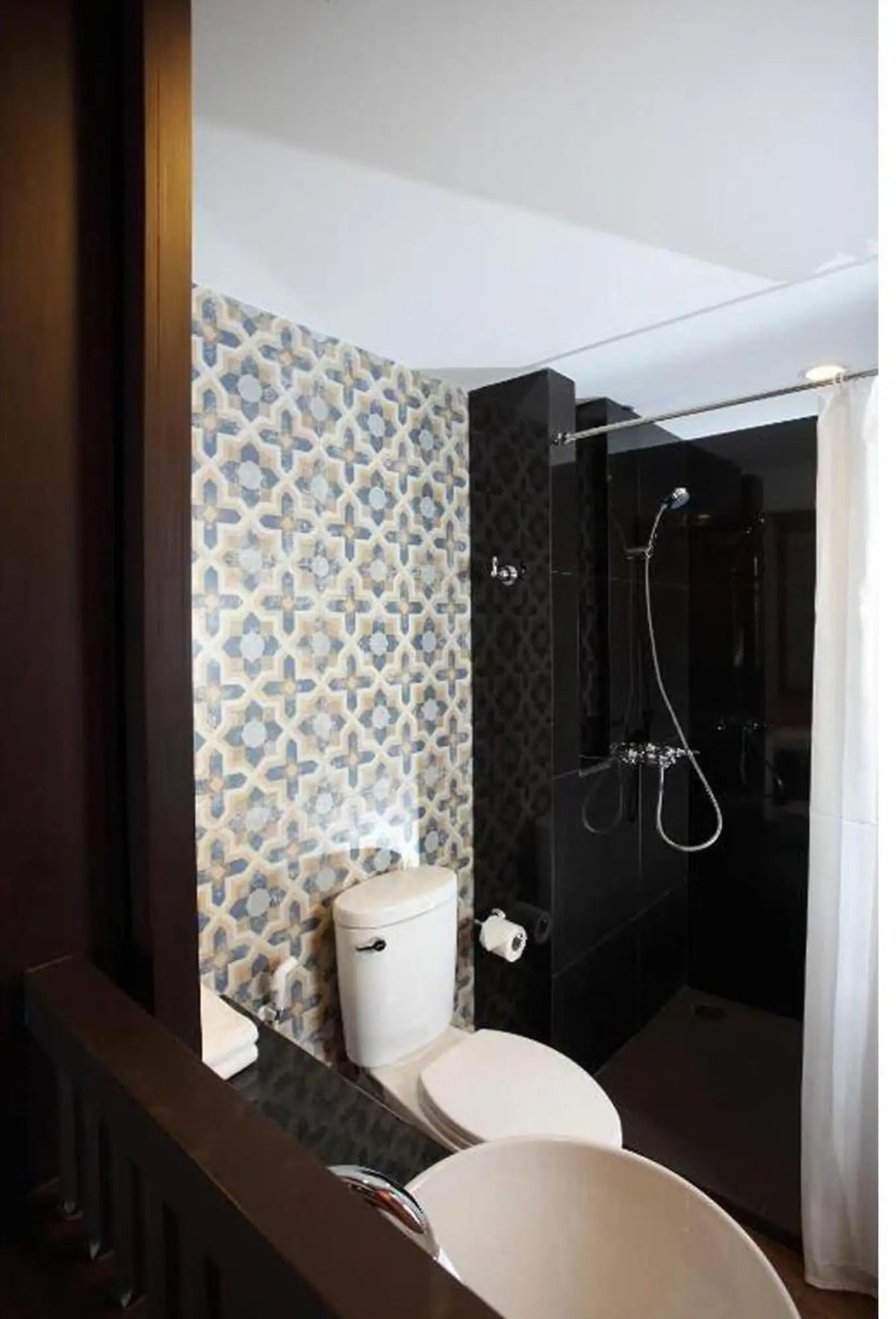 Rambuttri Village Inn & Plaza