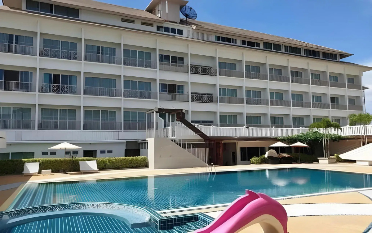 Swan Lake Hotel Sattahip