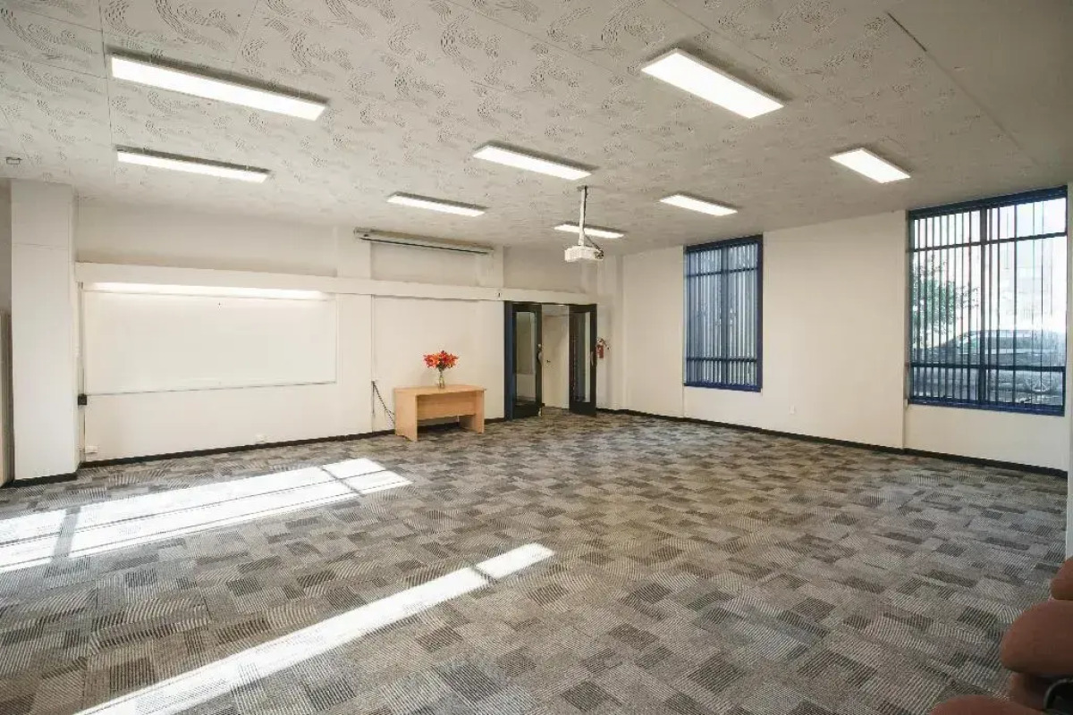 Kiwi International Hotel