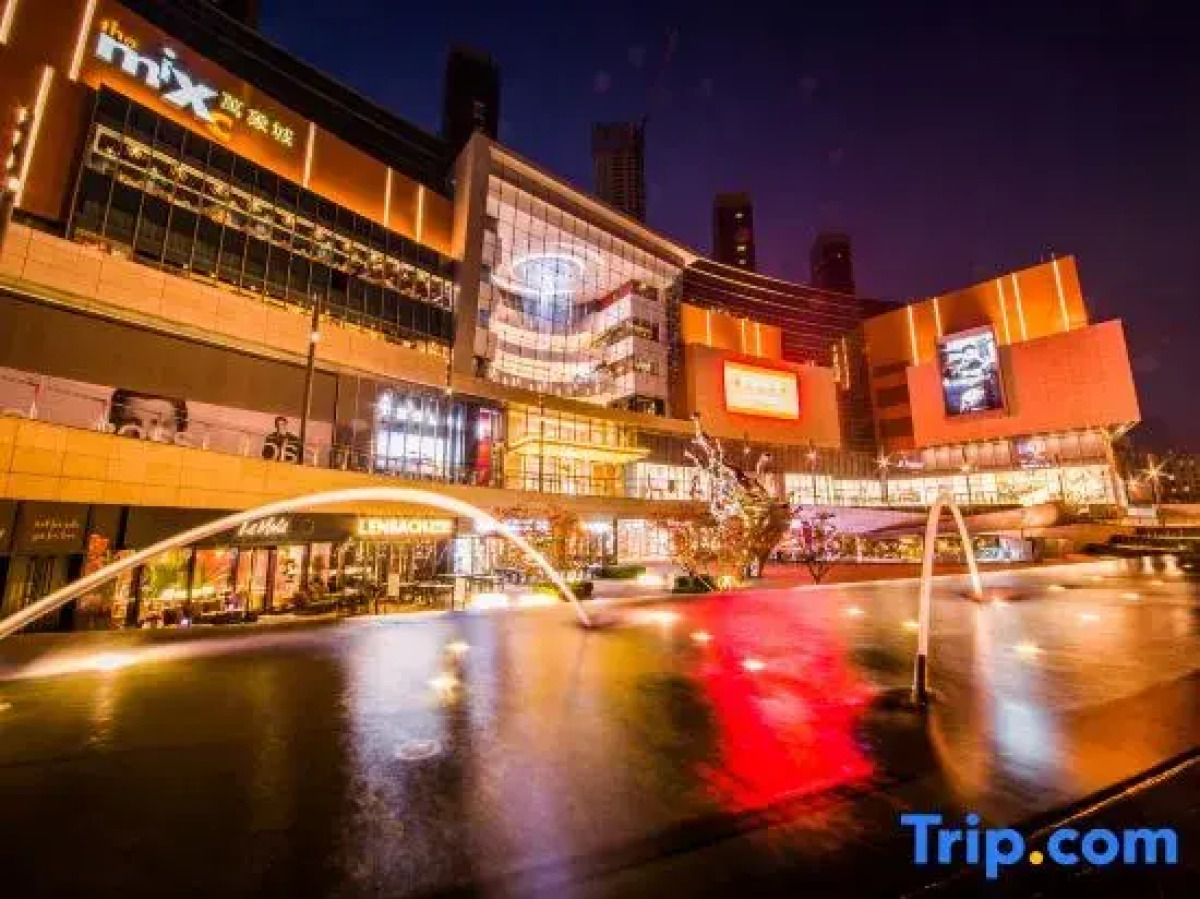 Yuelan Seaview Hotel Apartment (Qingdao May Fourth Square China Railway Center)