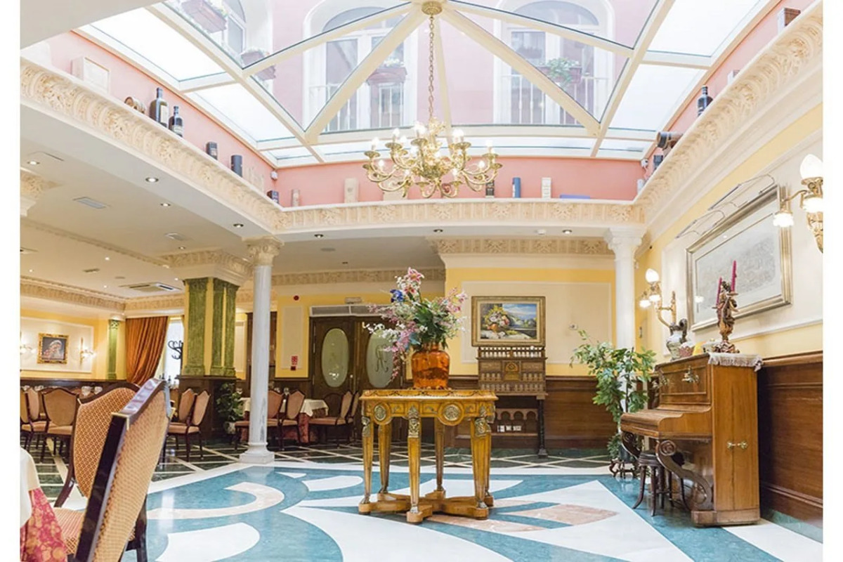 Отель Reina Cristina