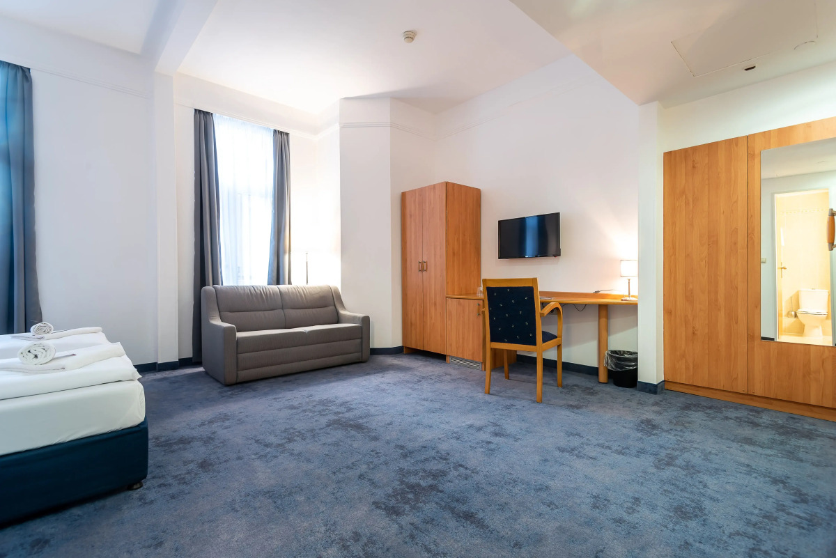 Отель East City