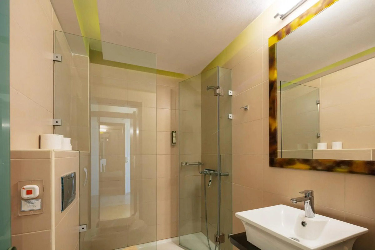 Steris Elegant Beach Hotel