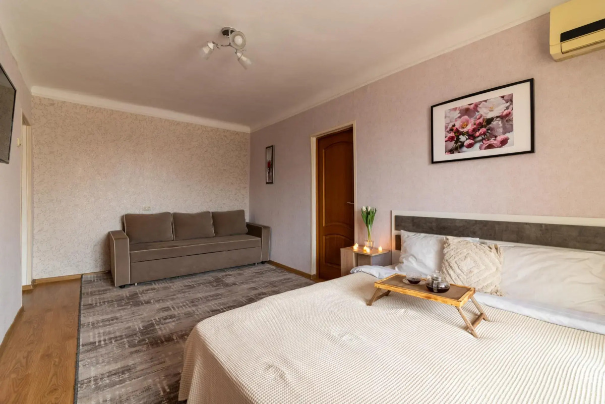 Bon voyage  на улице Братьев Нурбагандовых