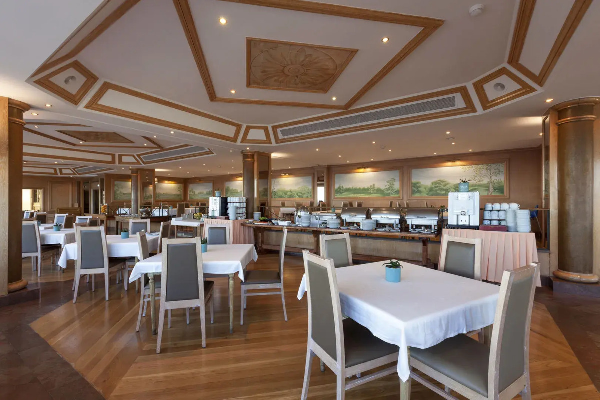 Carcavelos Beach Hotel