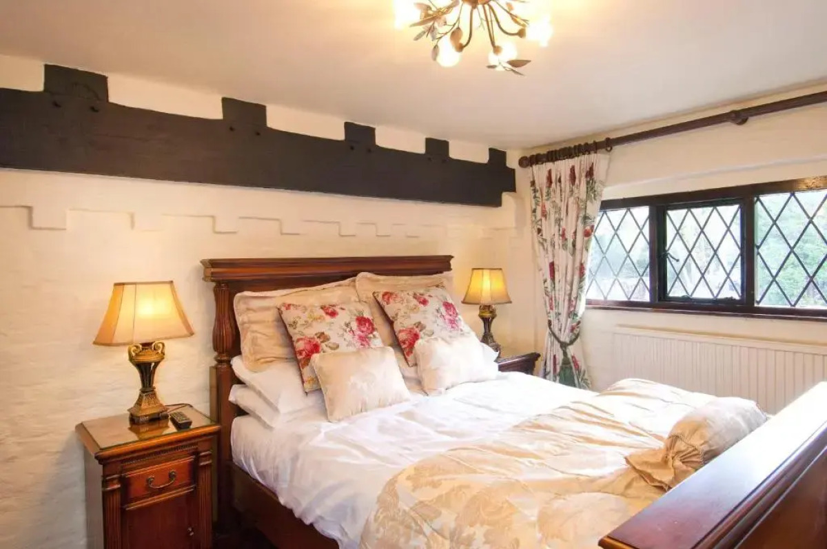 The Roundabout Hotel