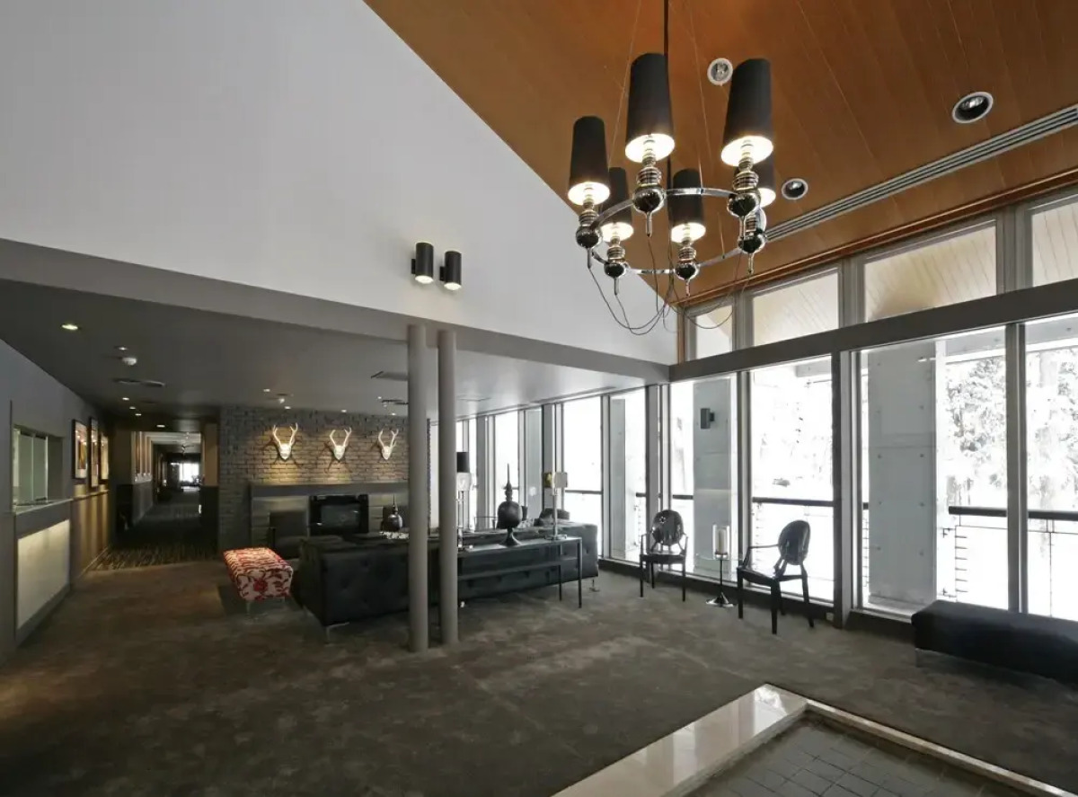 The Ridge Hotel & Apartments