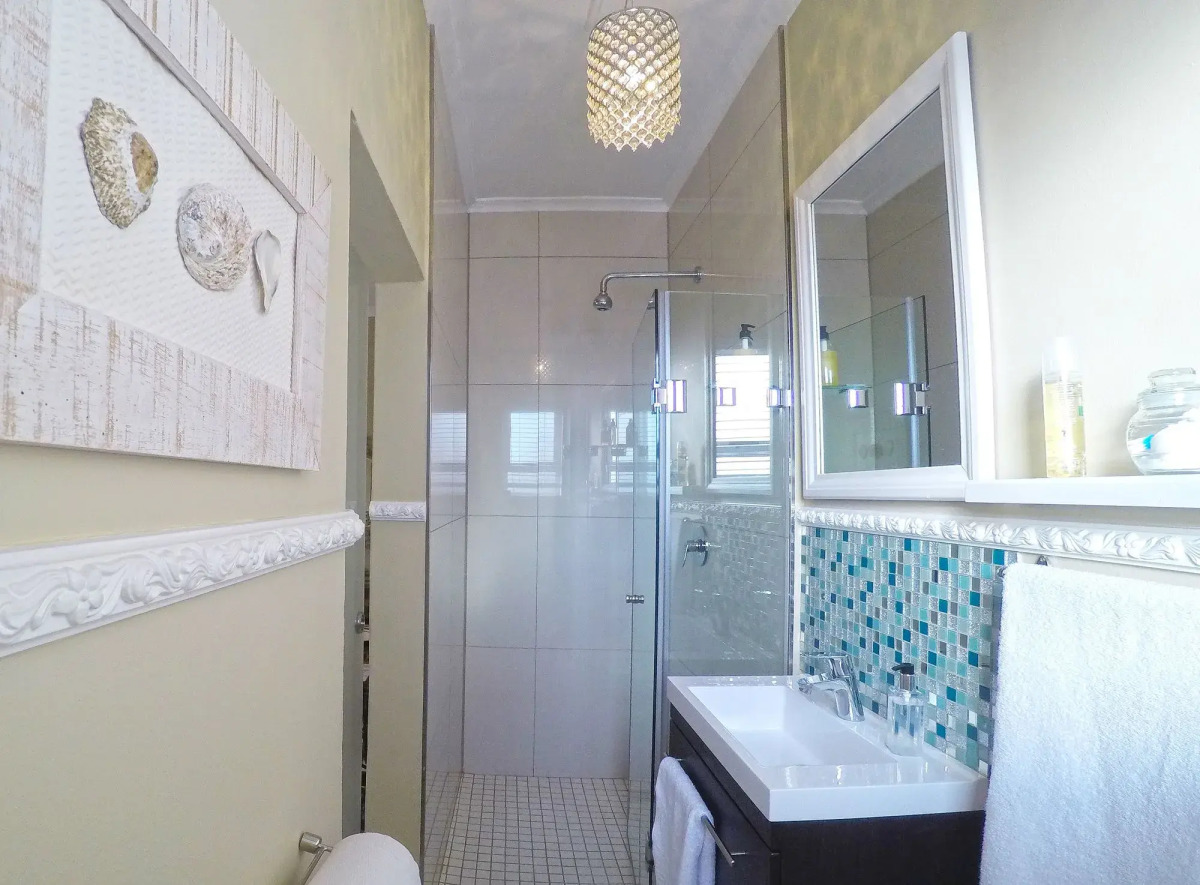 Dolphin Inn Guest House