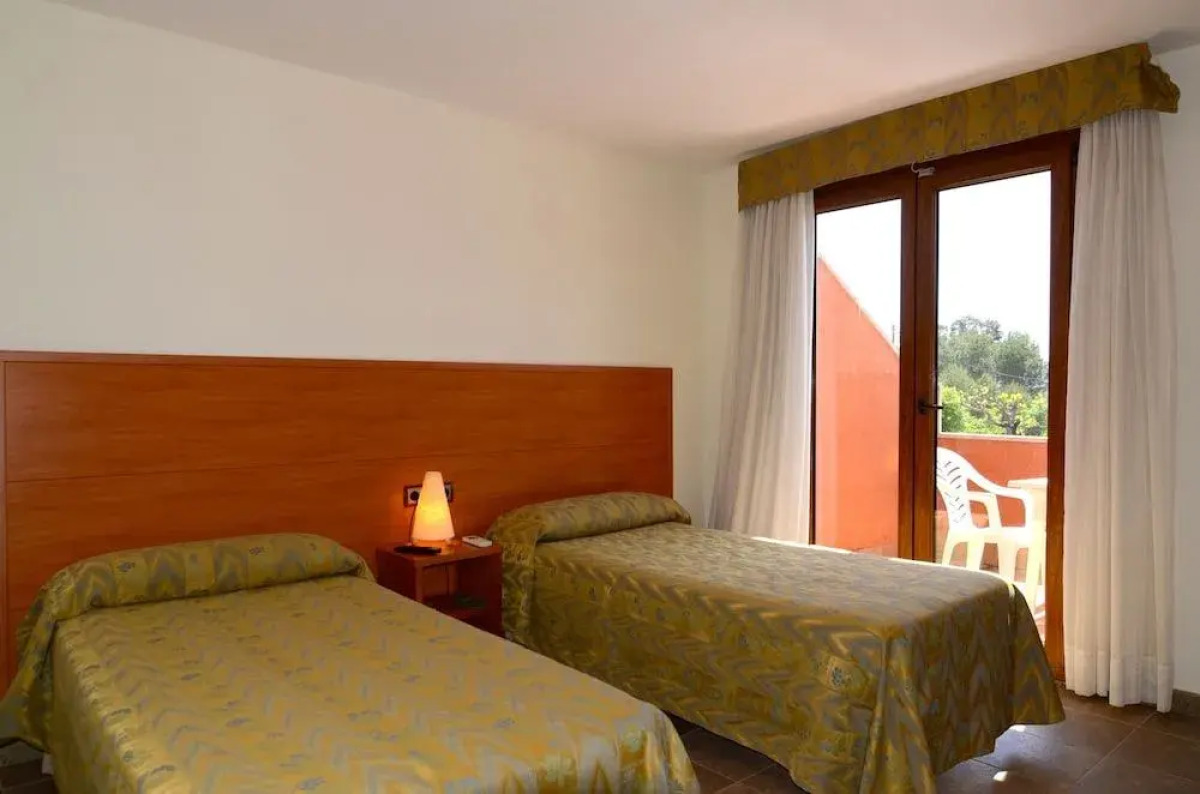 Apartamentos Hostal La Gola