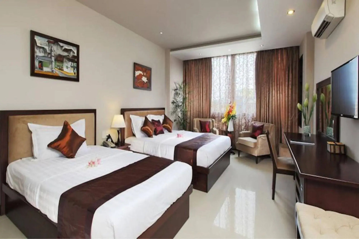 The Noble Swan Central Dong Du Hotel