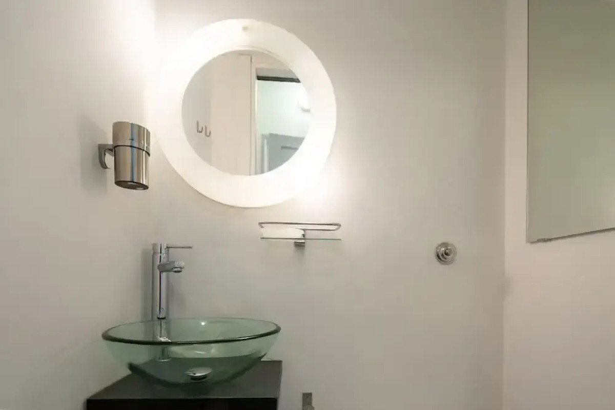 Central Station Apartment by Mmega