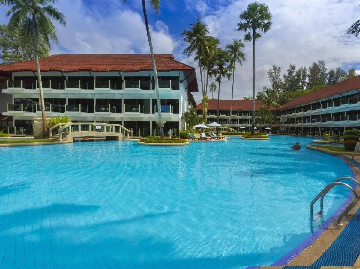 Курортный отель Amora Beach Resort Phuket