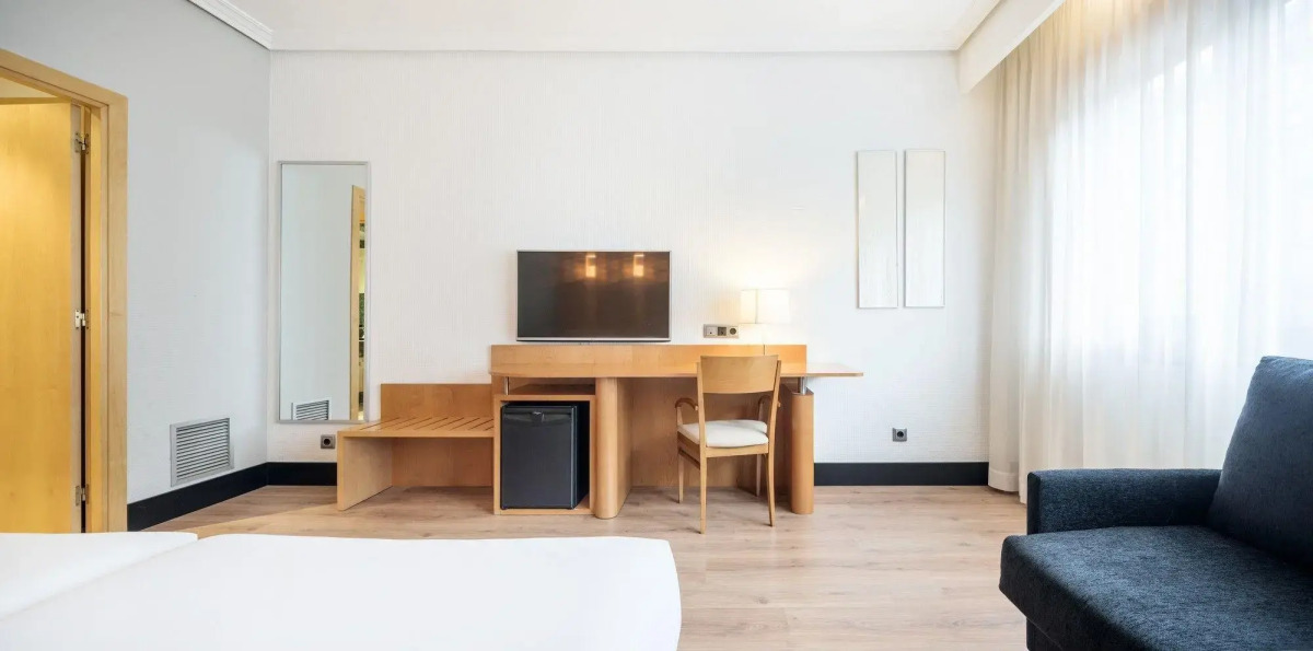 Отель Ilunion Bilbao