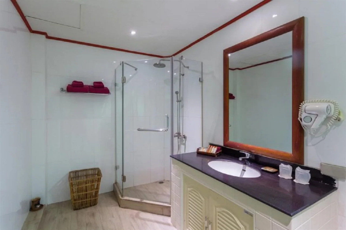 P. P. Erawan Palms Resort