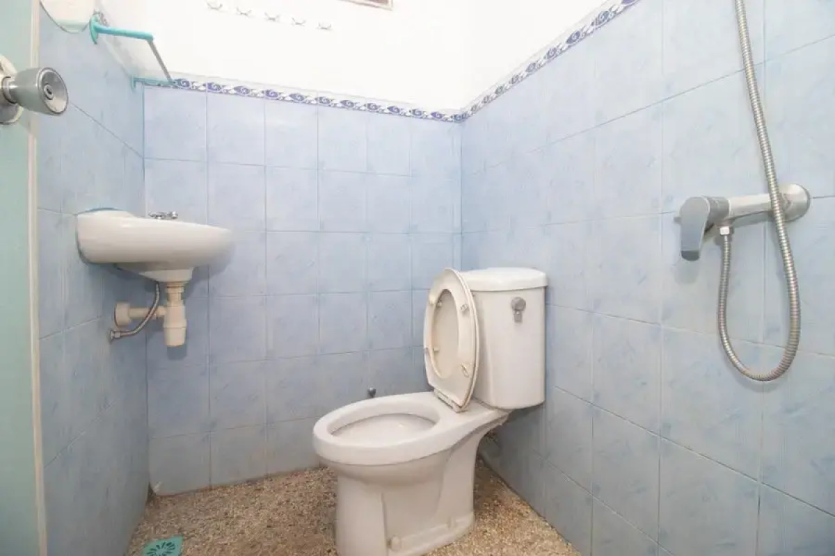 RedDoorz near Pantai Boom