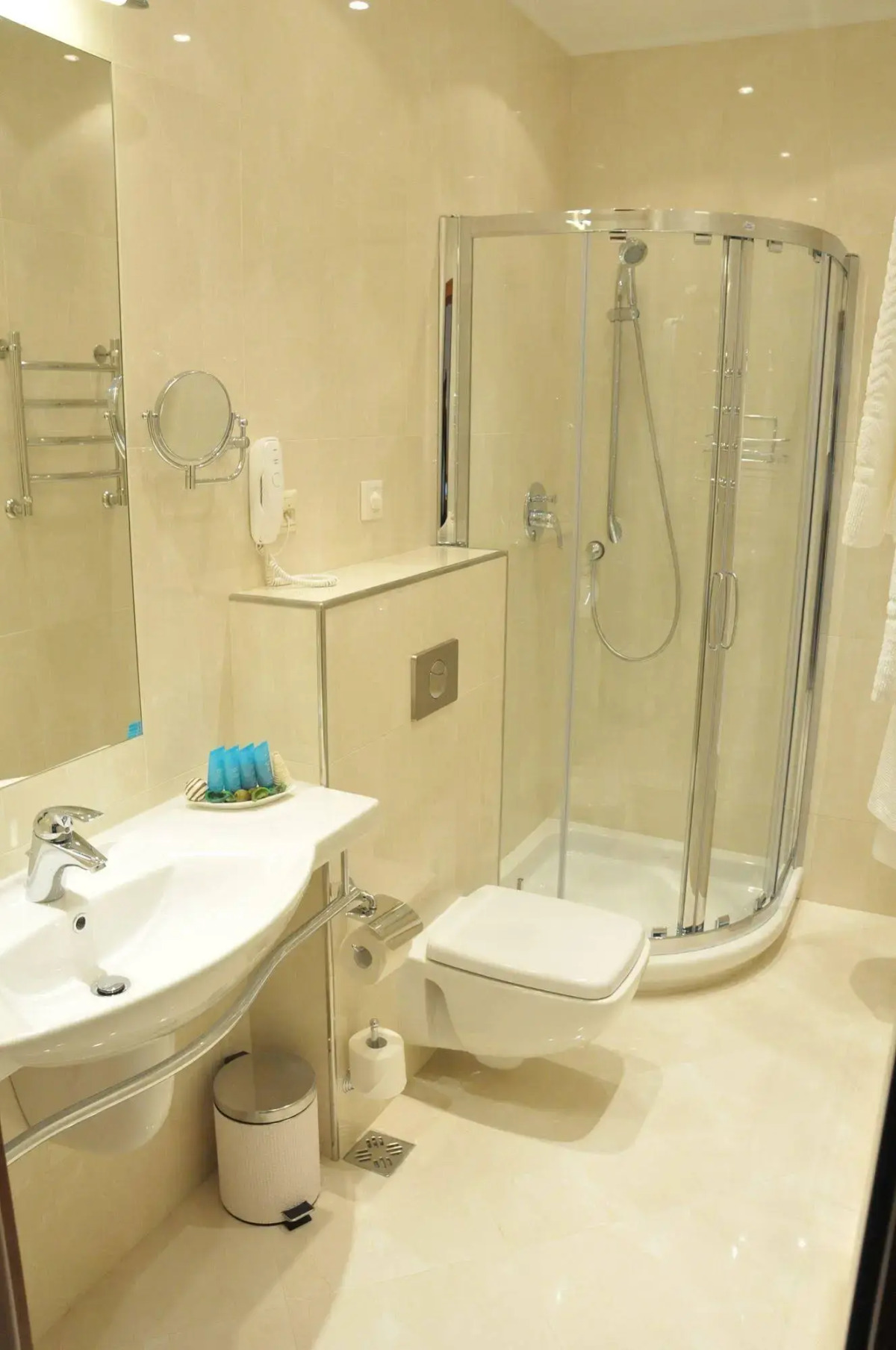 Отель Вэйлер