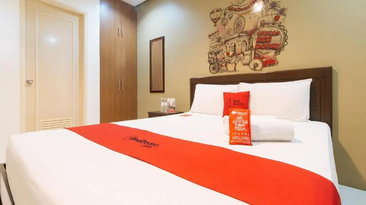 RedDoorz @ Arzo Hotel Grand Lodge