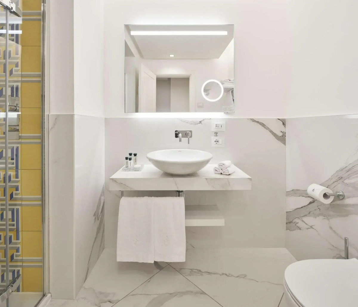 De Bonart Naples, Curio Collection by Hilton