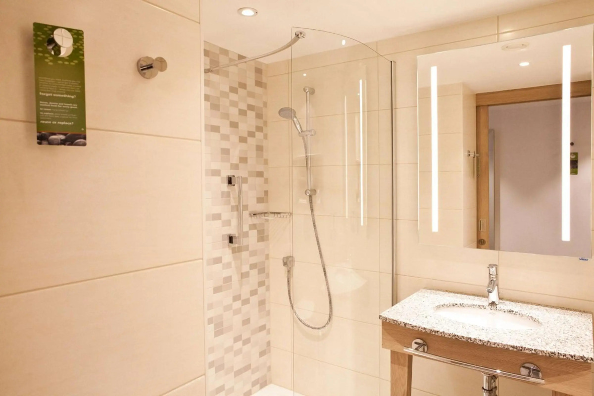 Hampton by Hilton Berlin City East Side Gallery