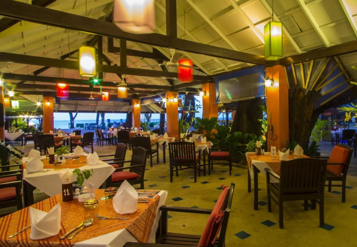 Курортный отель Amora Beach Resort Phuket