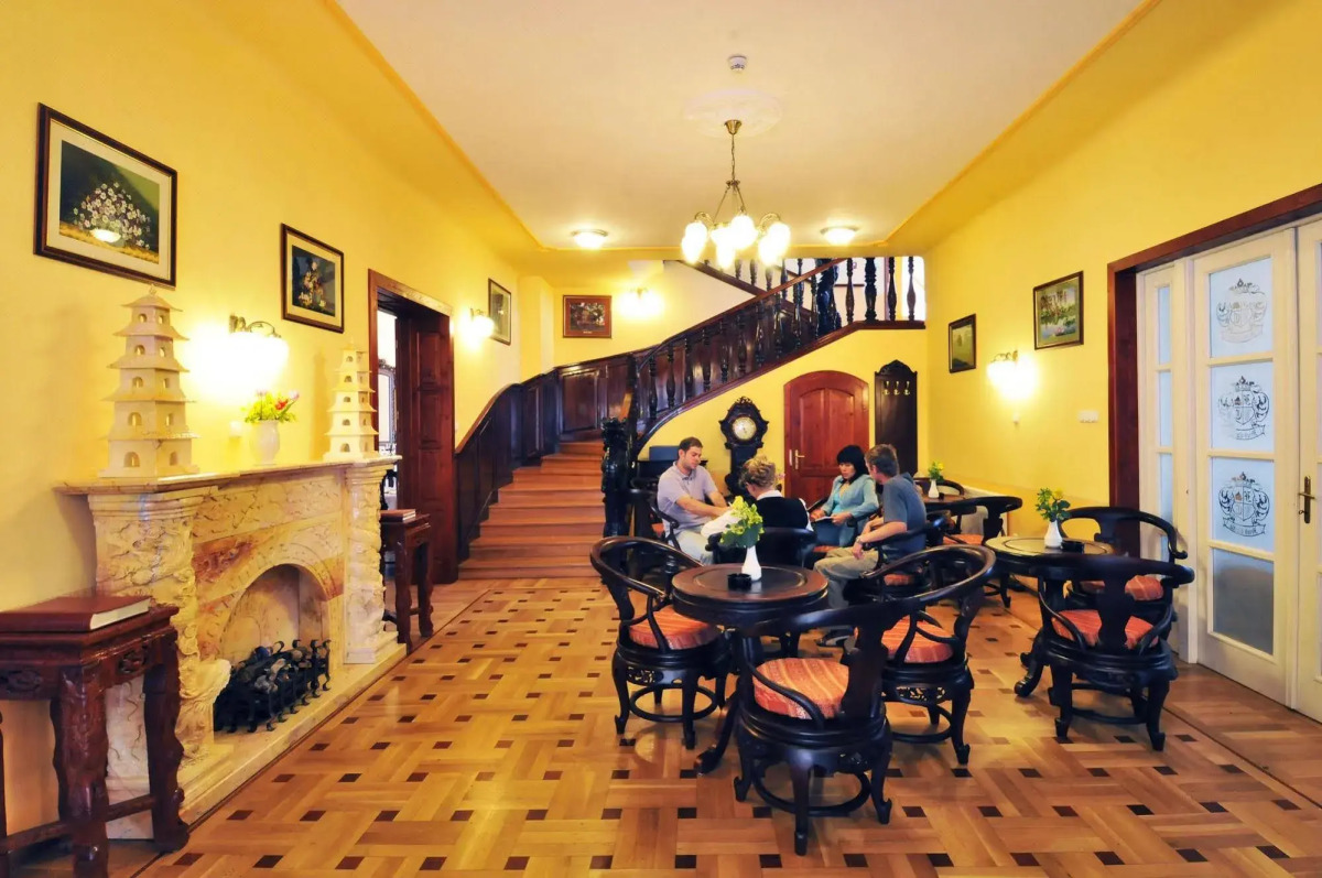 Fried Castle Hotel and Restaurant