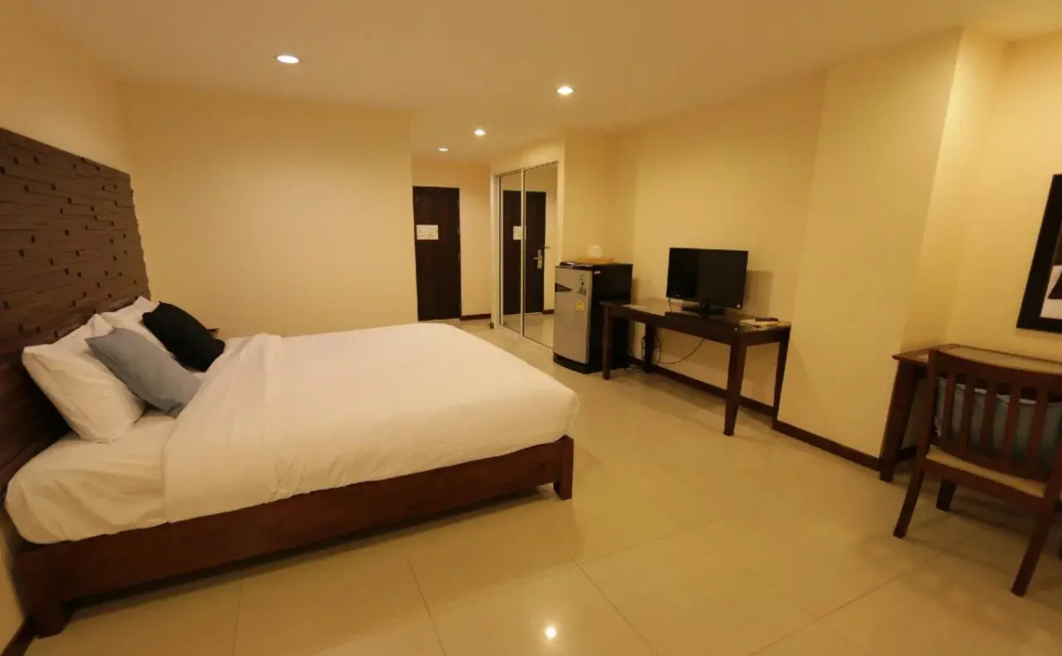 The Royal Bee Apart Hotel